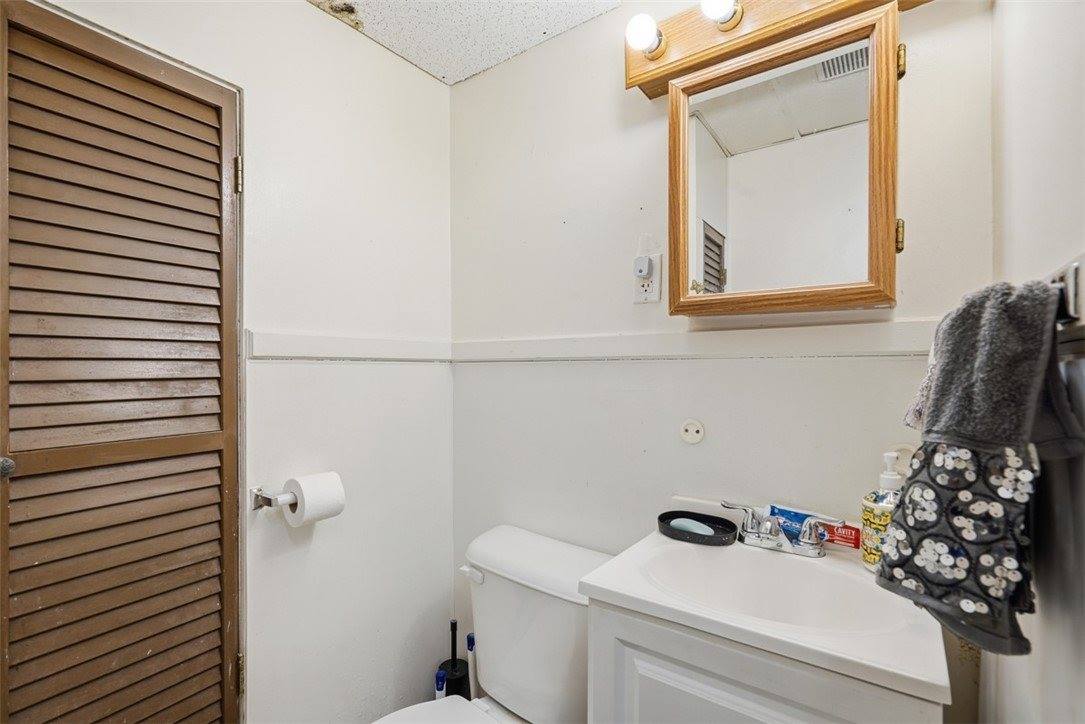 19 Singer Ave, McKees Rocks, PA 15136