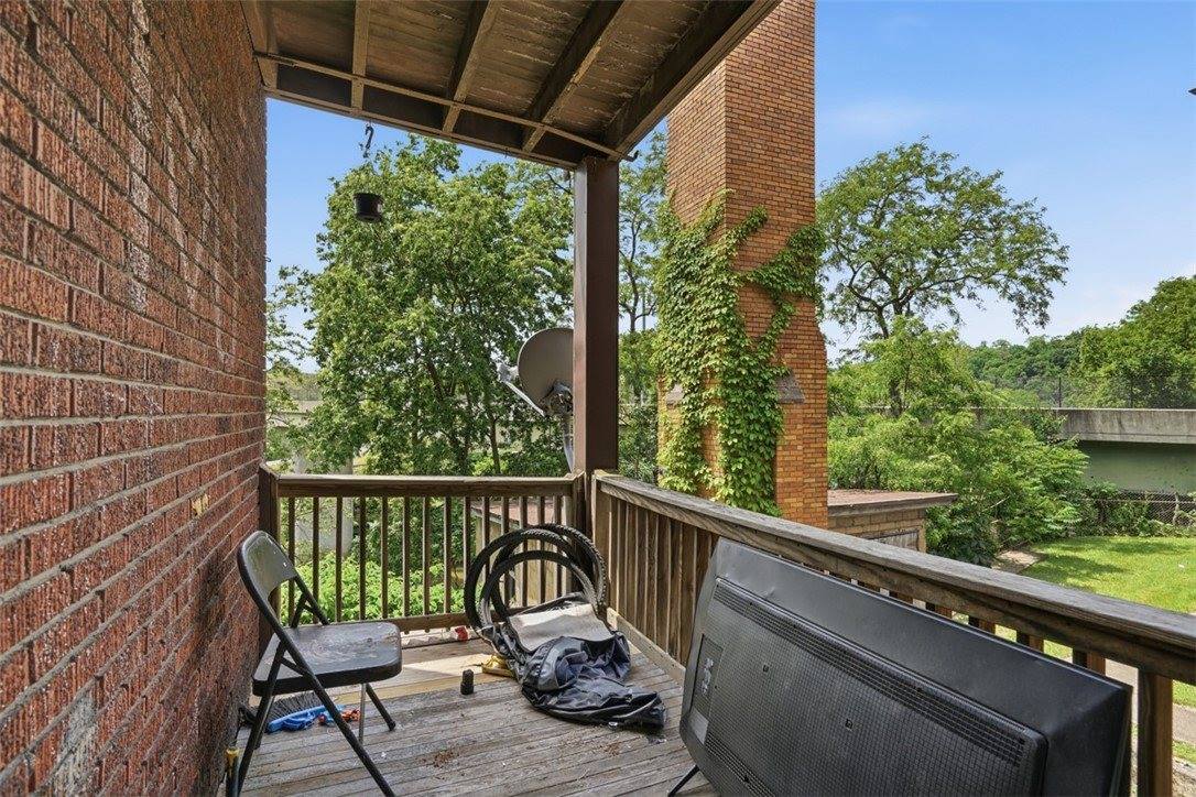 19 Singer Ave, McKees Rocks, PA 15136