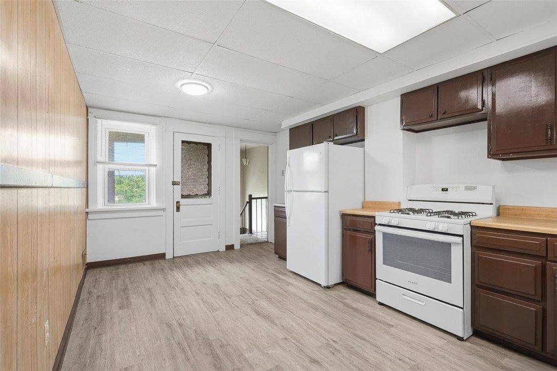 19 Singer Ave, McKees Rocks, PA 15136