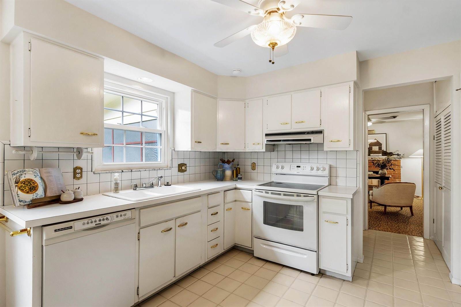 6835 Bowerman Street East, Worthington, OH 43085