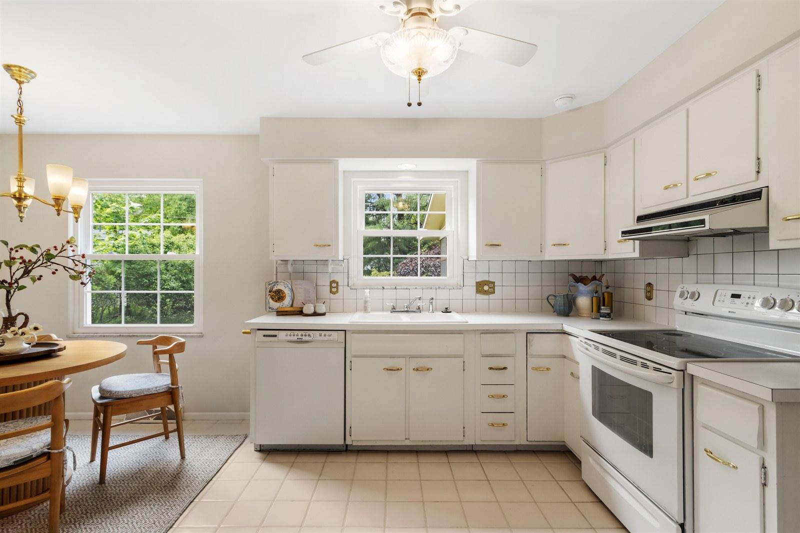 6835 Bowerman Street East, Worthington, OH 43085