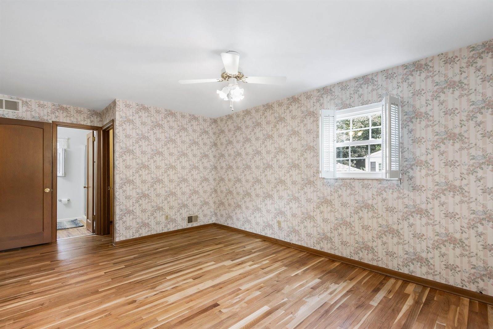 6835 Bowerman Street East, Worthington, OH 43085