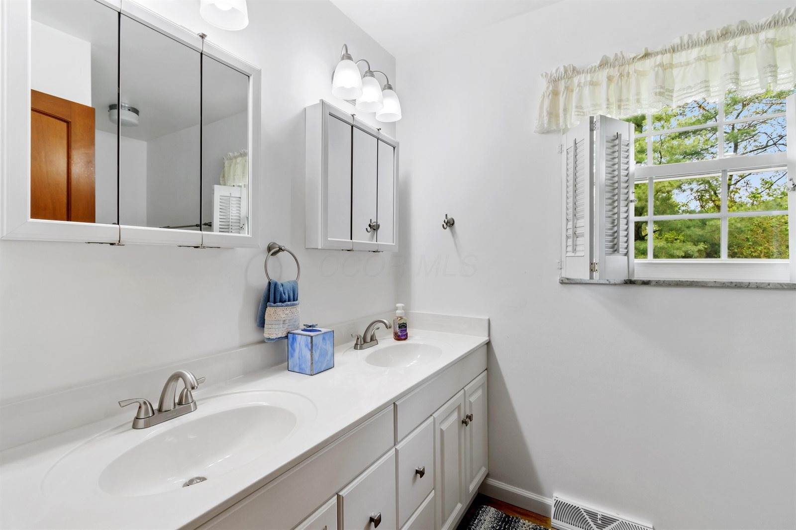 6835 Bowerman Street East, Worthington, OH 43085