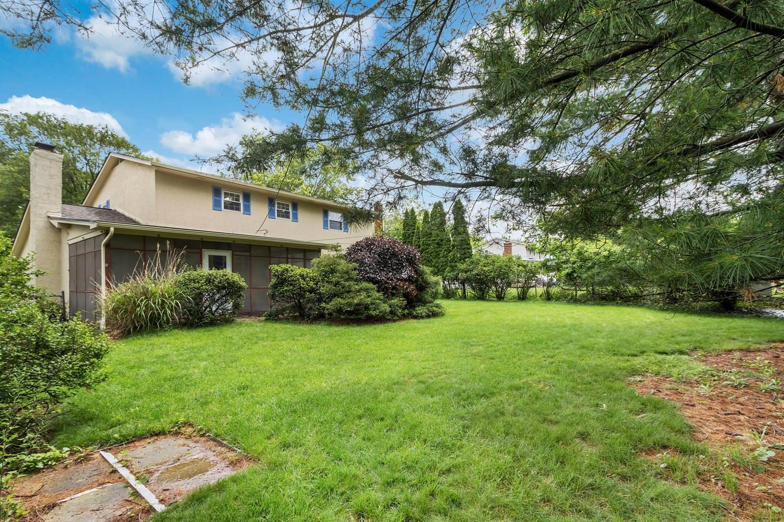 6835 Bowerman Street East, Worthington, OH 43085