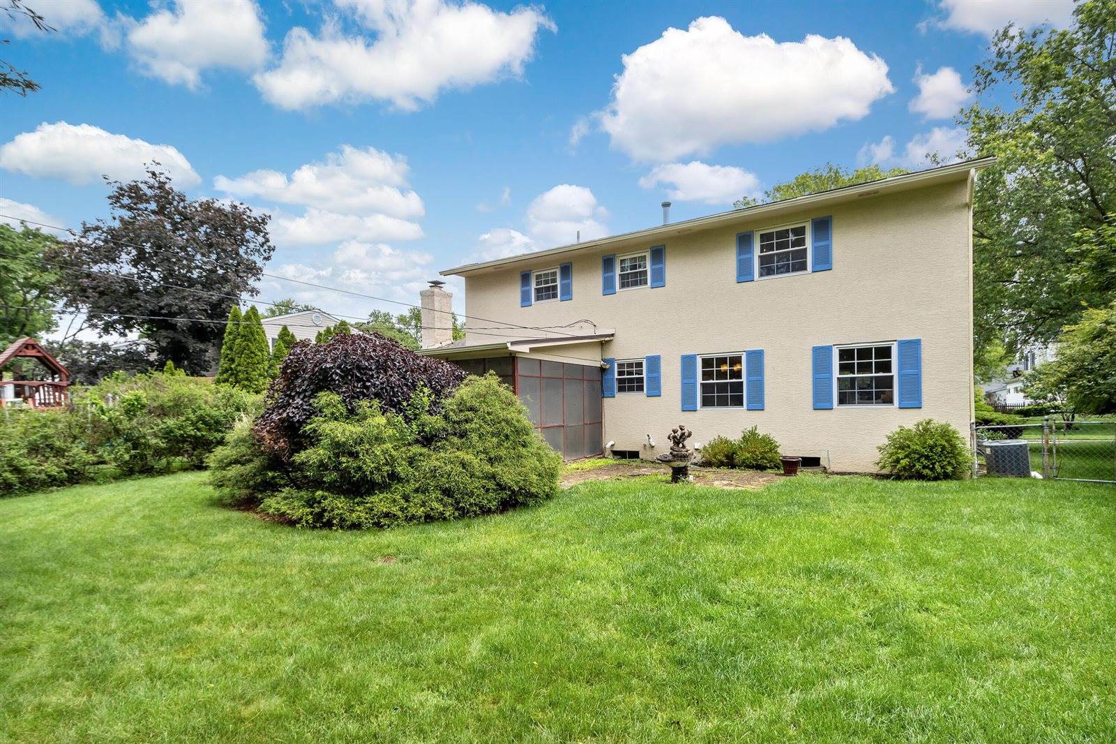 6835 Bowerman Street East, Worthington, OH 43085