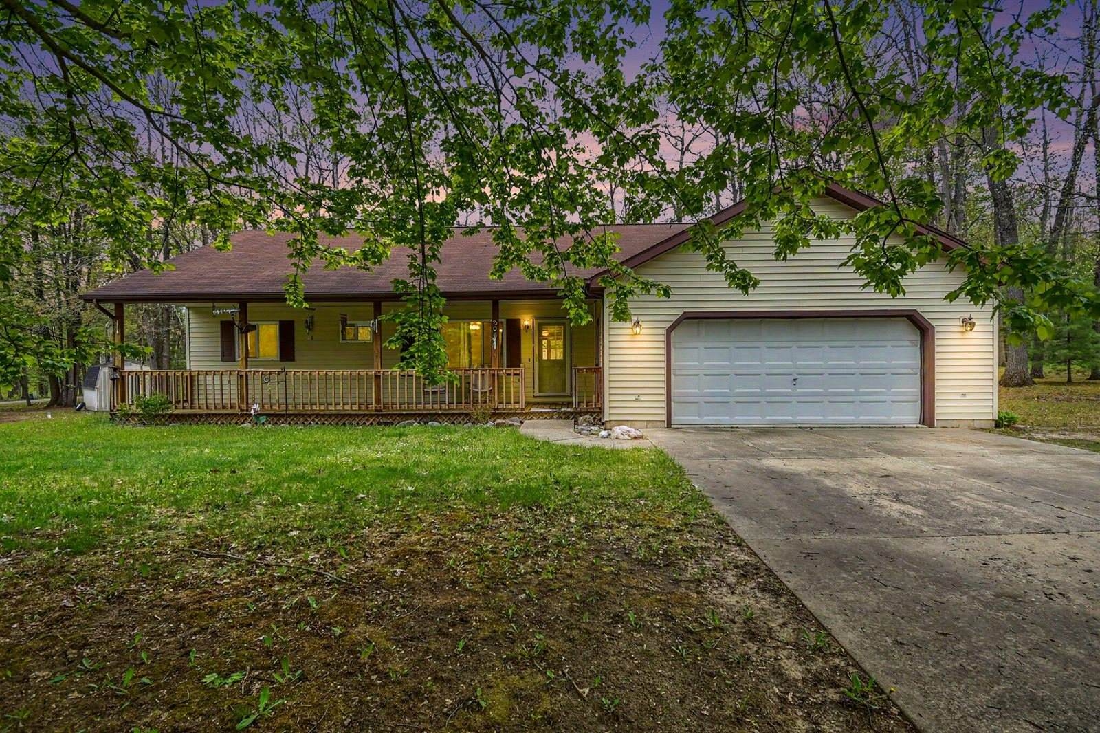 306 Silverhill Drive, Houghton Lake, MI 48629