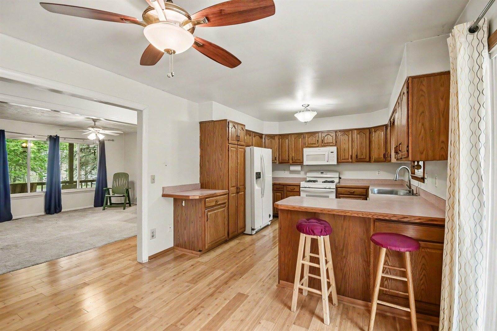 306 Silverhill Drive, Houghton Lake, MI 48629