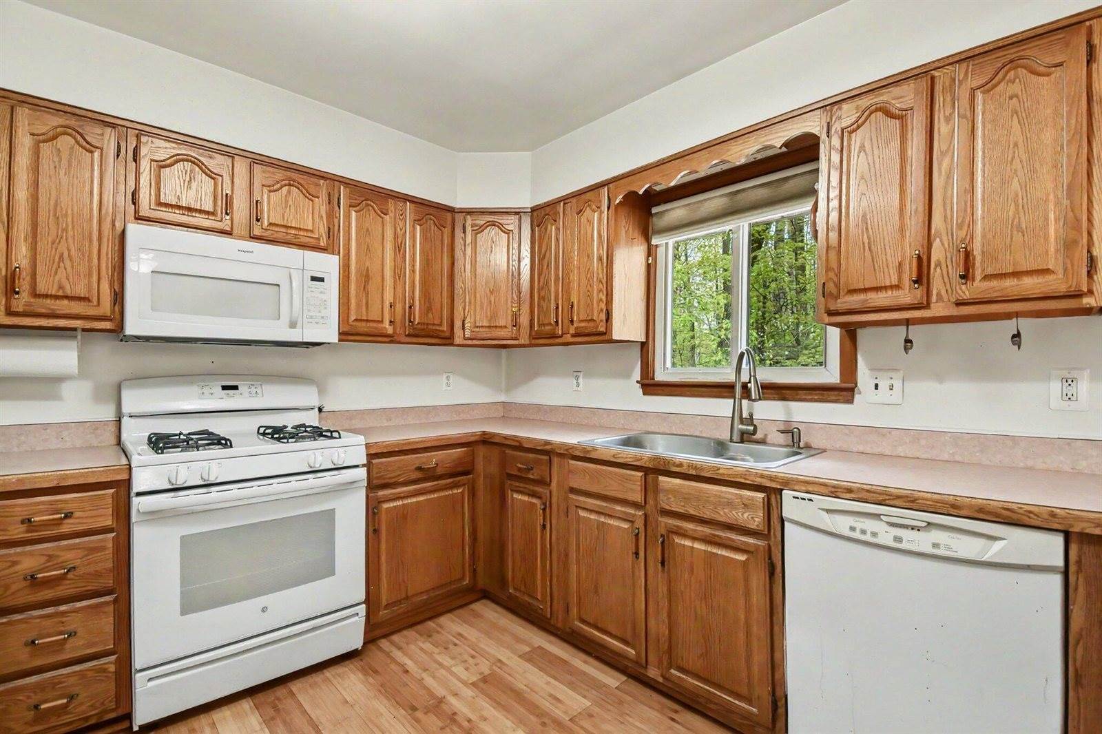 306 Silverhill Drive, Houghton Lake, MI 48629