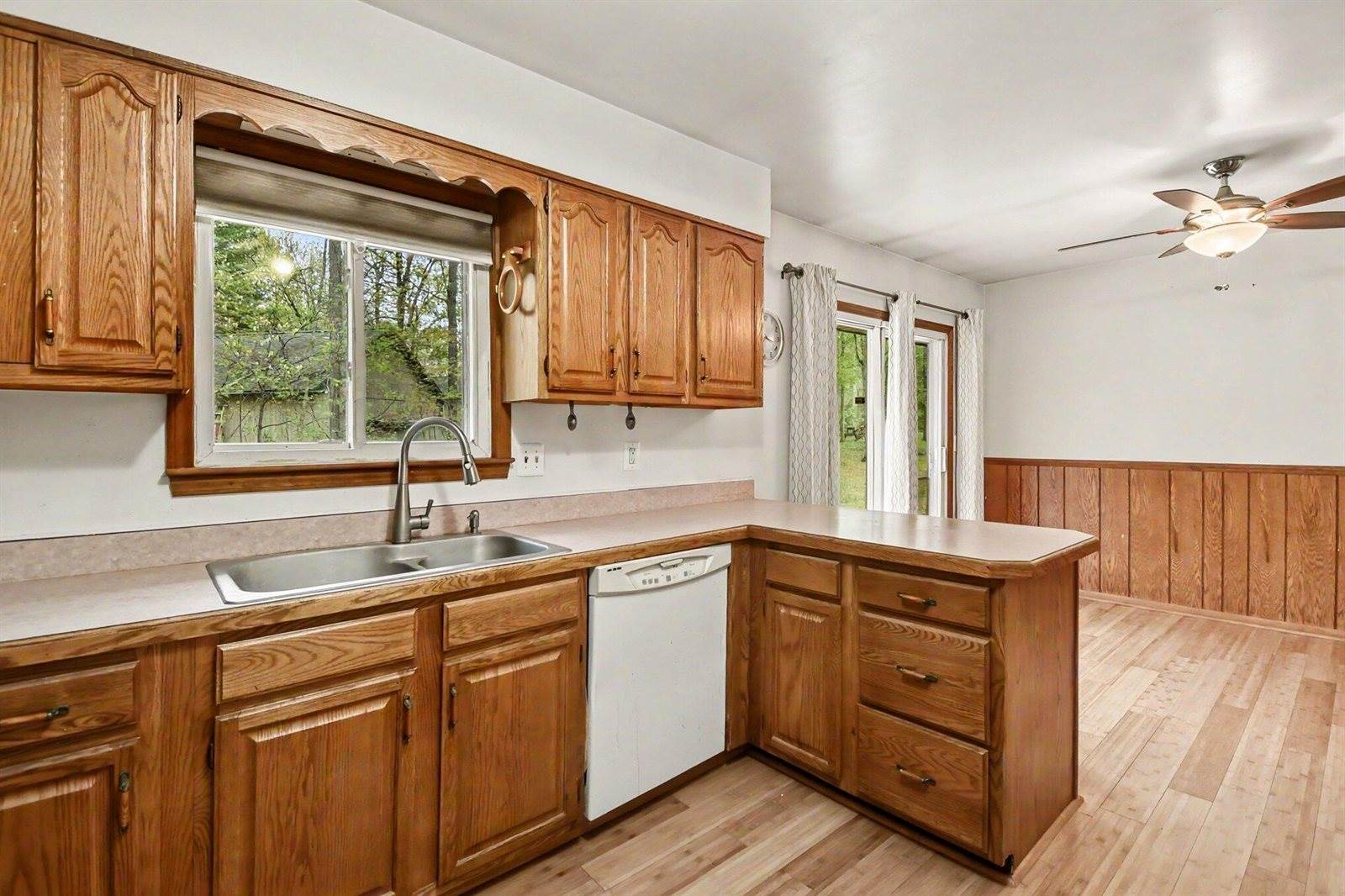 306 Silverhill Drive, Houghton Lake, MI 48629