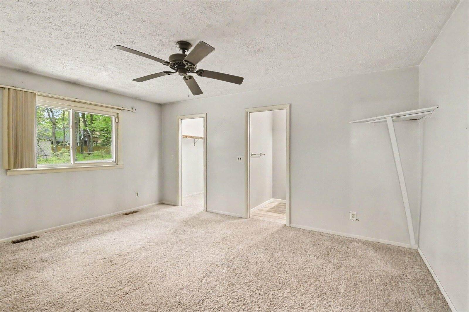 306 Silverhill Drive, Houghton Lake, MI 48629