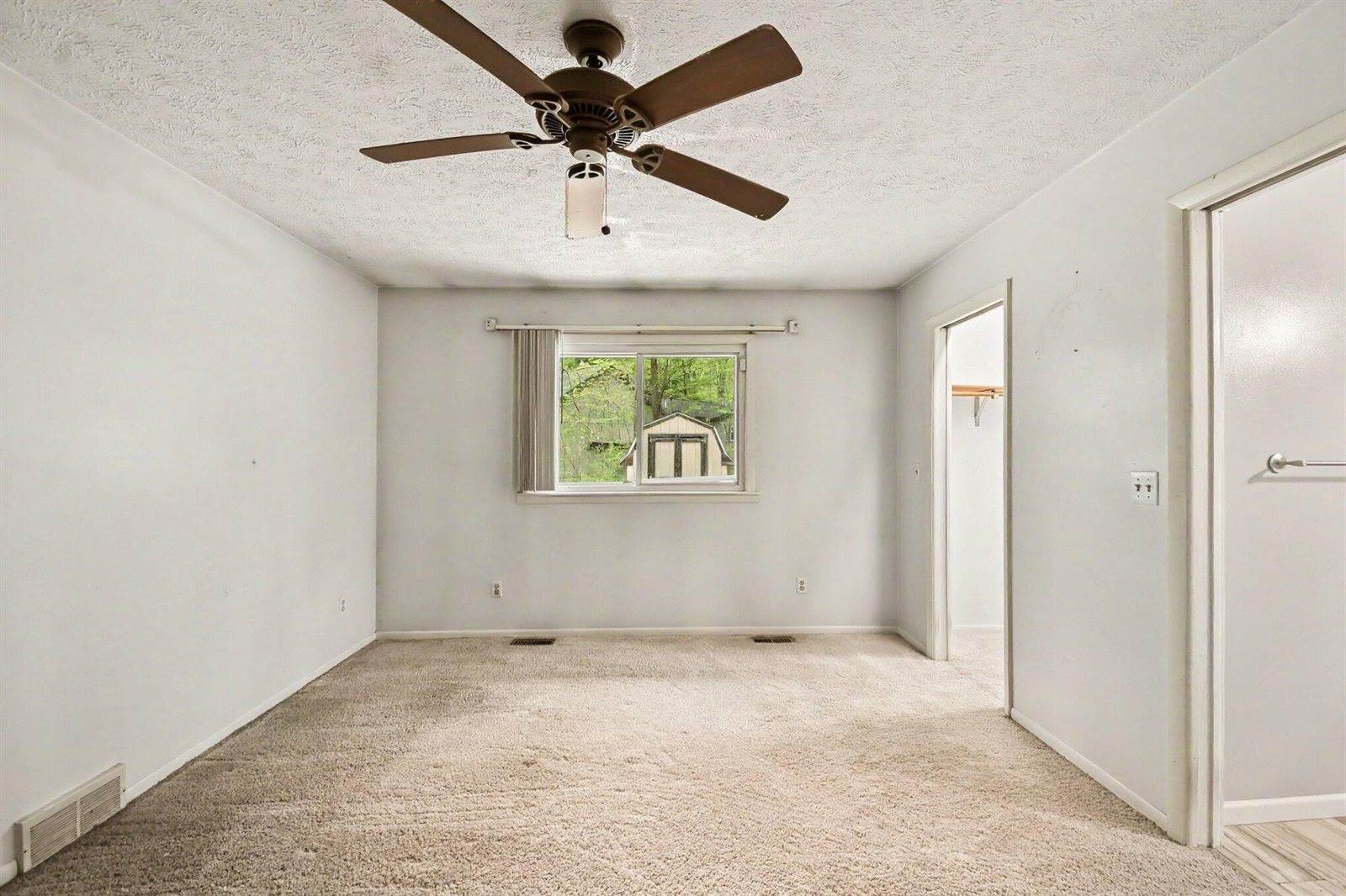 306 Silverhill Drive, Houghton Lake, MI 48629