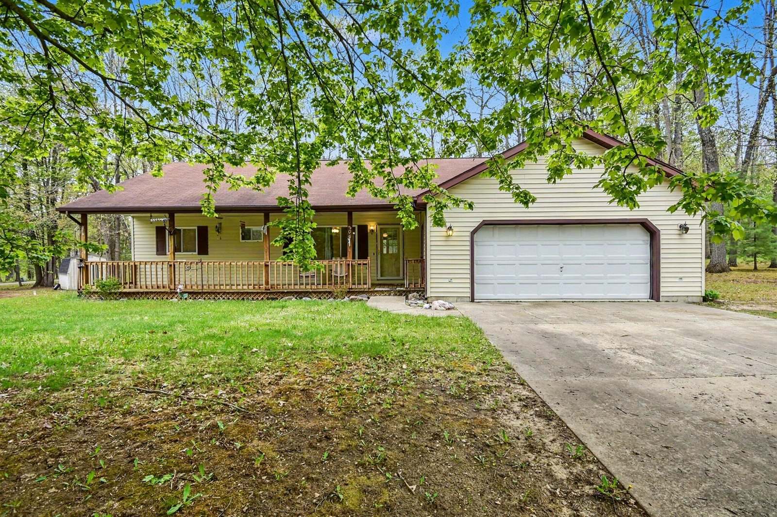 306 Silverhill Drive, Houghton Lake, MI 48629