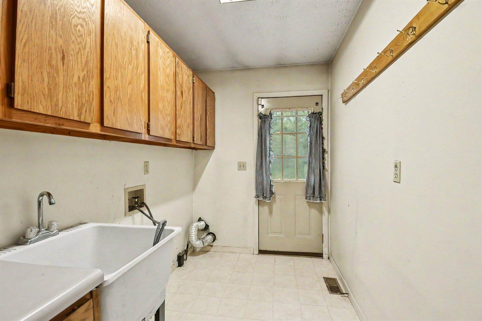 306 Silverhill Drive, Houghton Lake, MI 48629