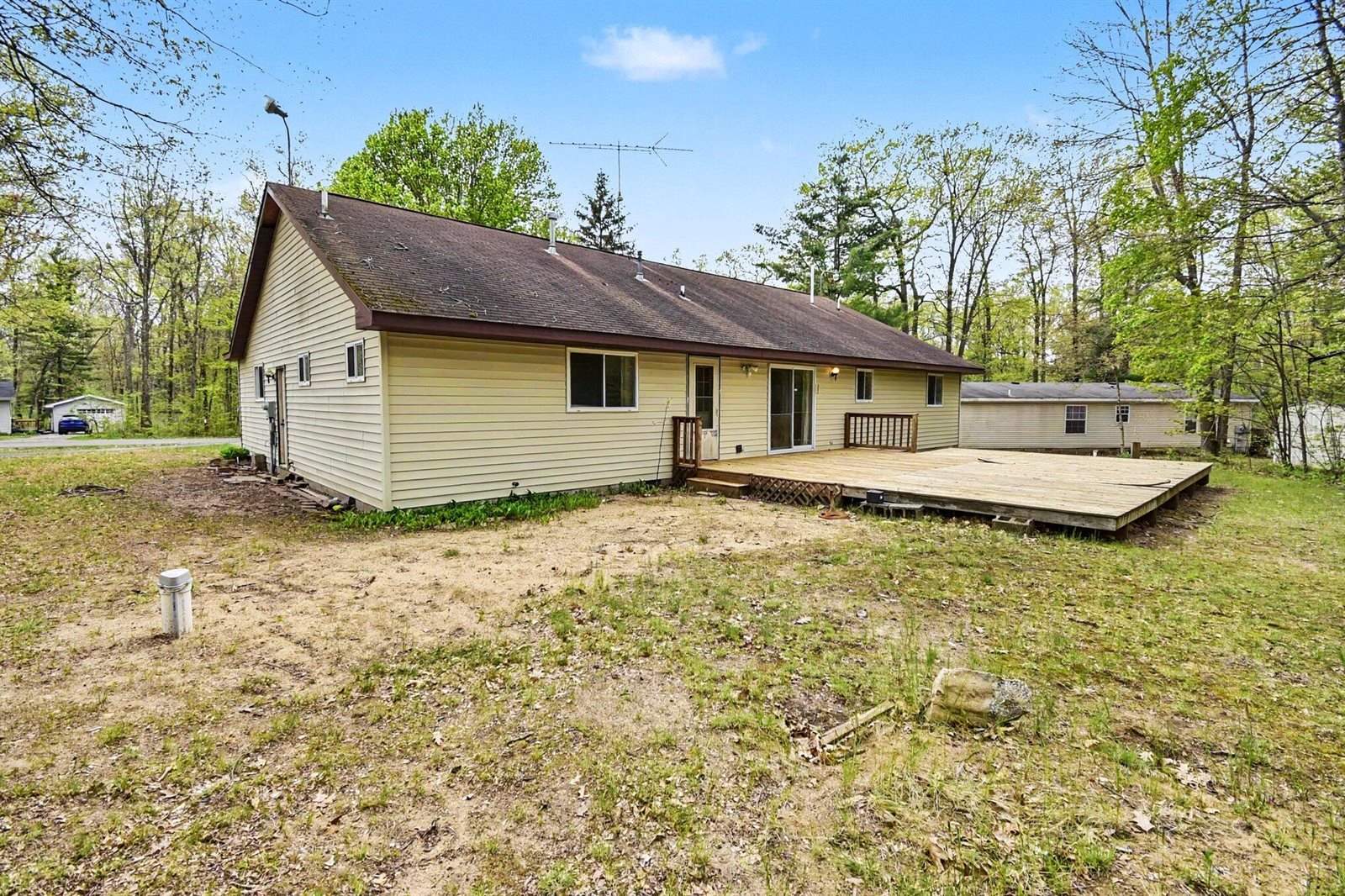 306 Silverhill Drive, Houghton Lake, MI 48629