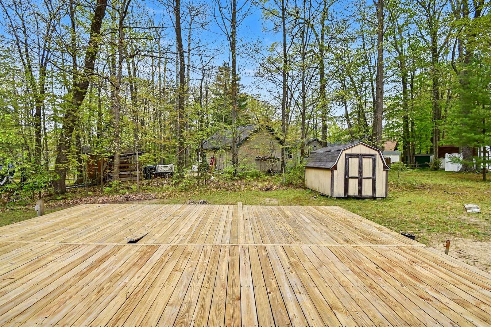 306 Silverhill Drive, Houghton Lake, MI 48629