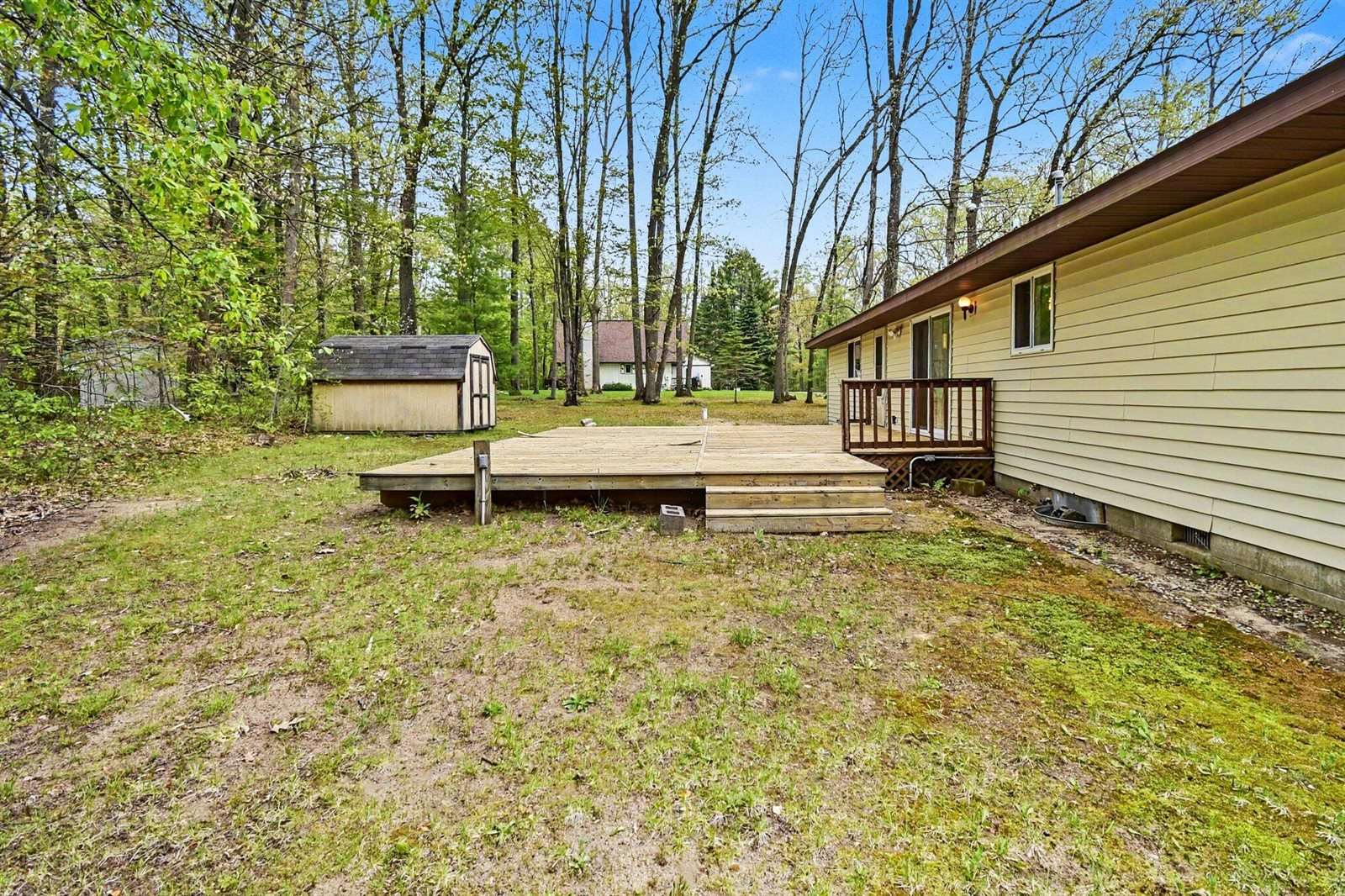 306 Silverhill Drive, Houghton Lake, MI 48629