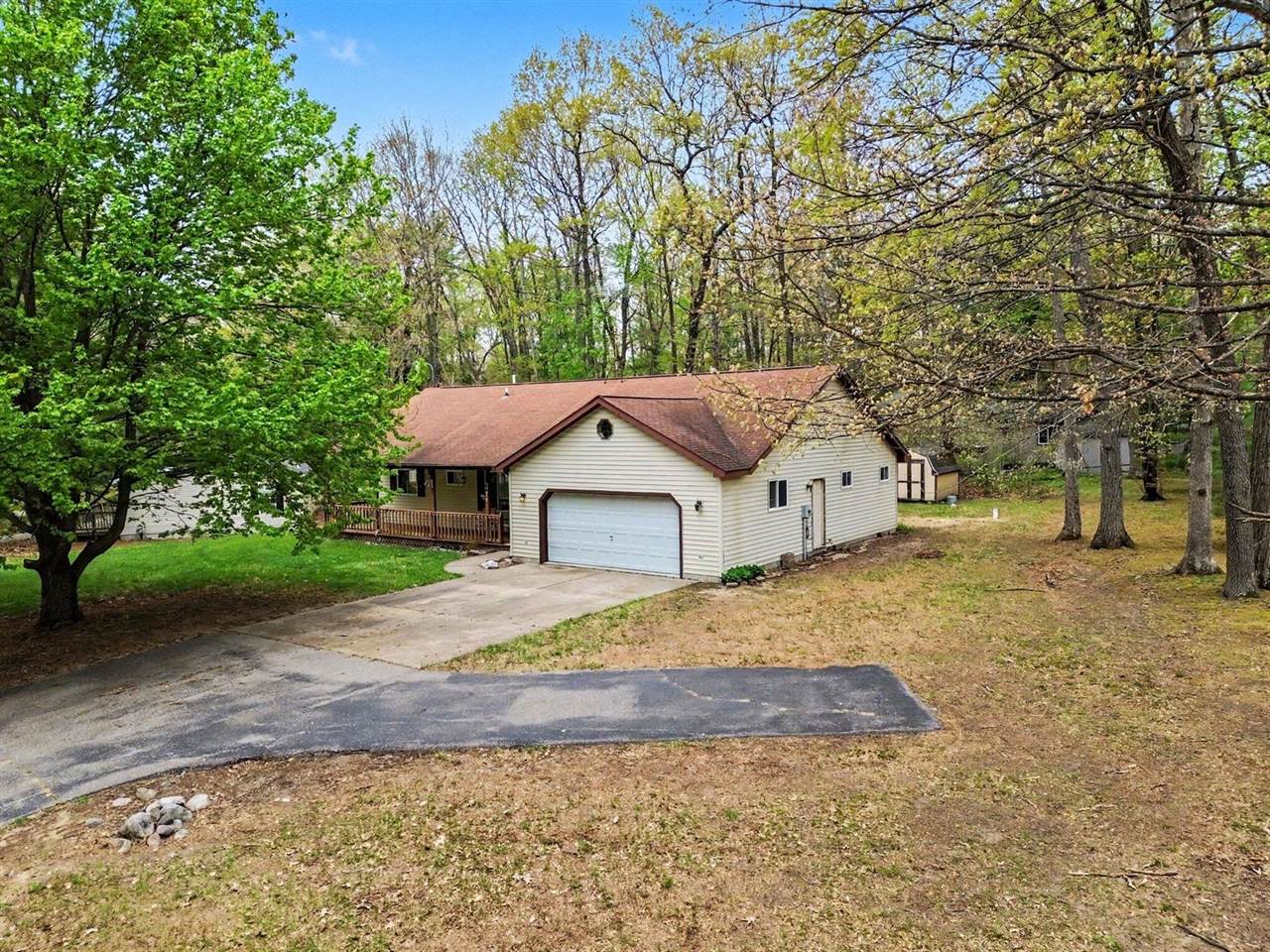 306 Silverhill Drive, Houghton Lake, MI 48629