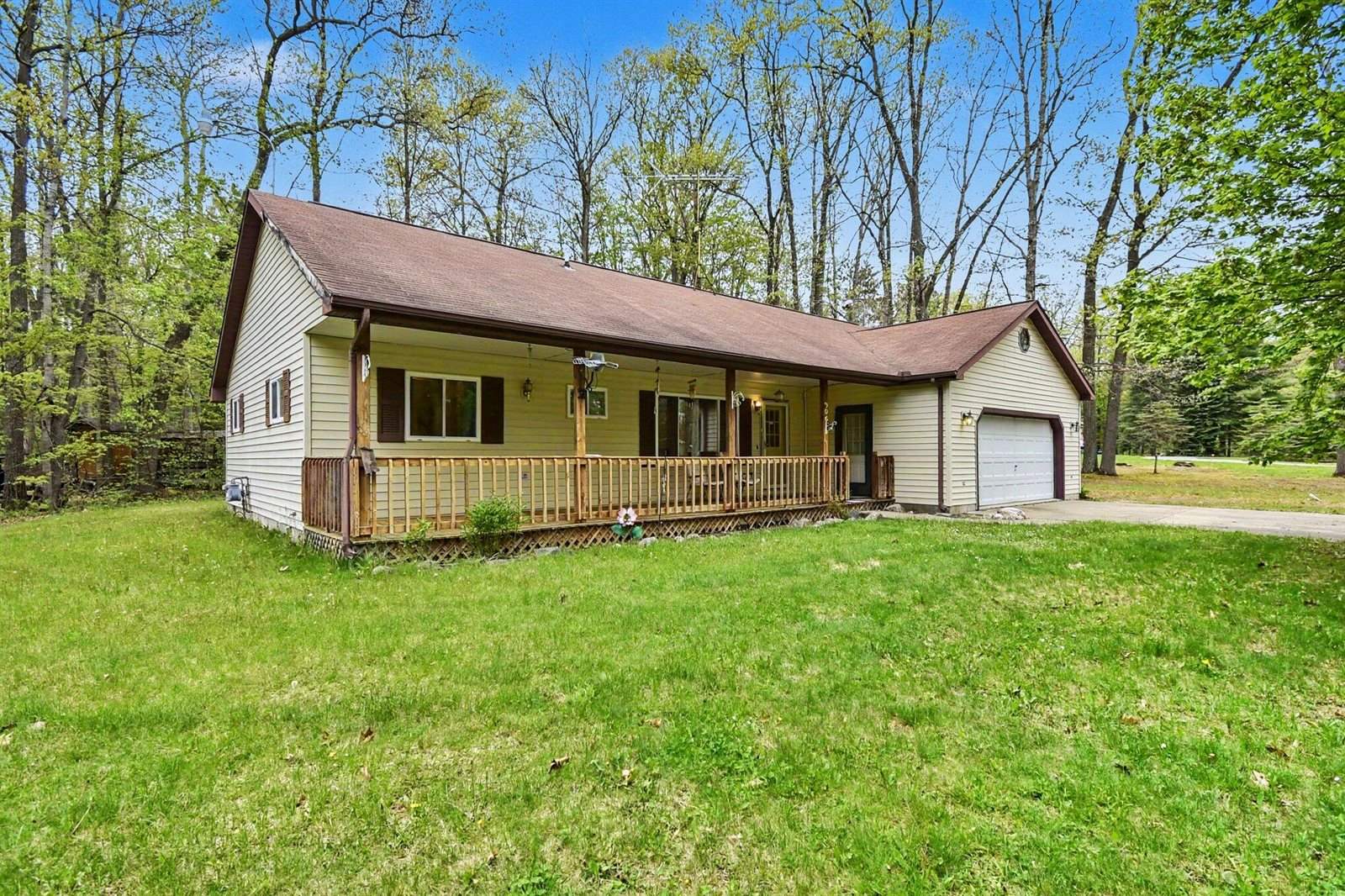 306 Silverhill Drive, Houghton Lake, MI 48629