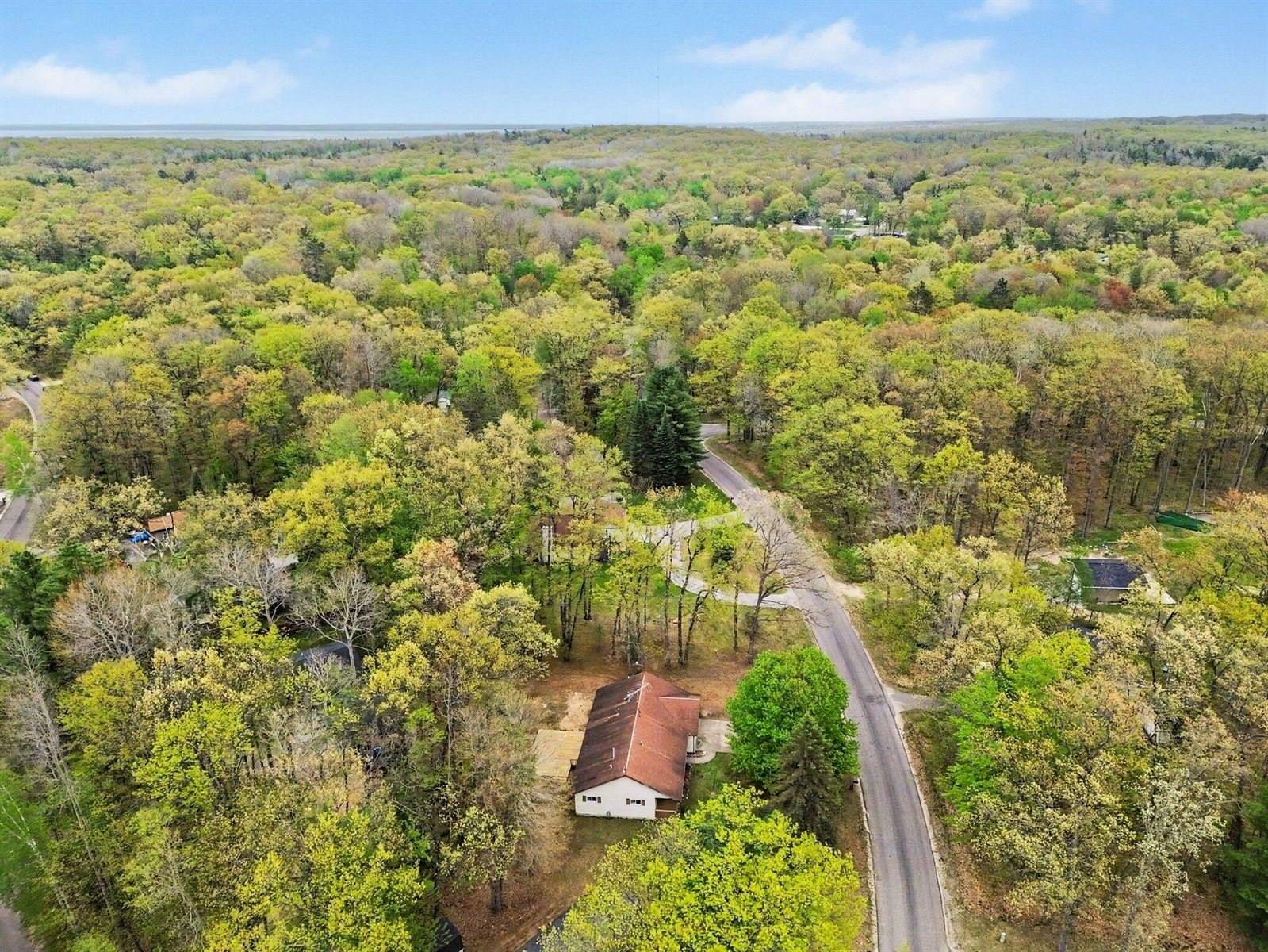 306 Silverhill Drive, Houghton Lake, MI 48629