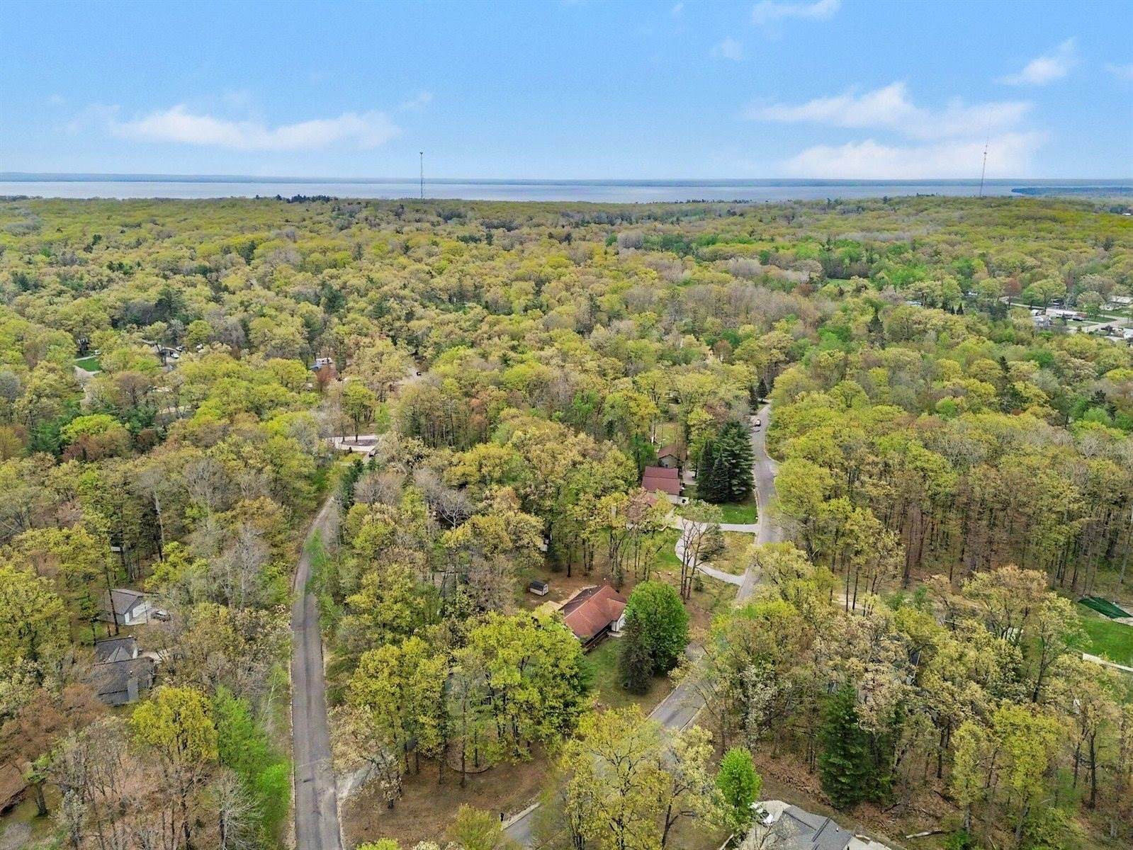 306 Silverhill Drive, Houghton Lake, MI 48629