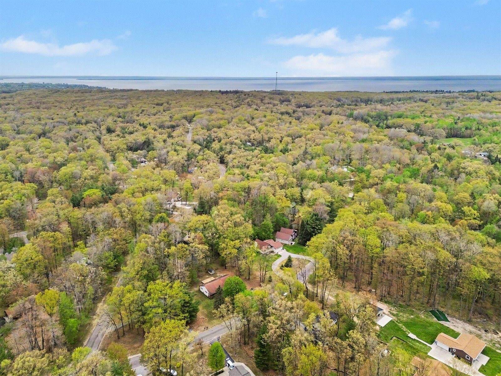 306 Silverhill Drive, Houghton Lake, MI 48629