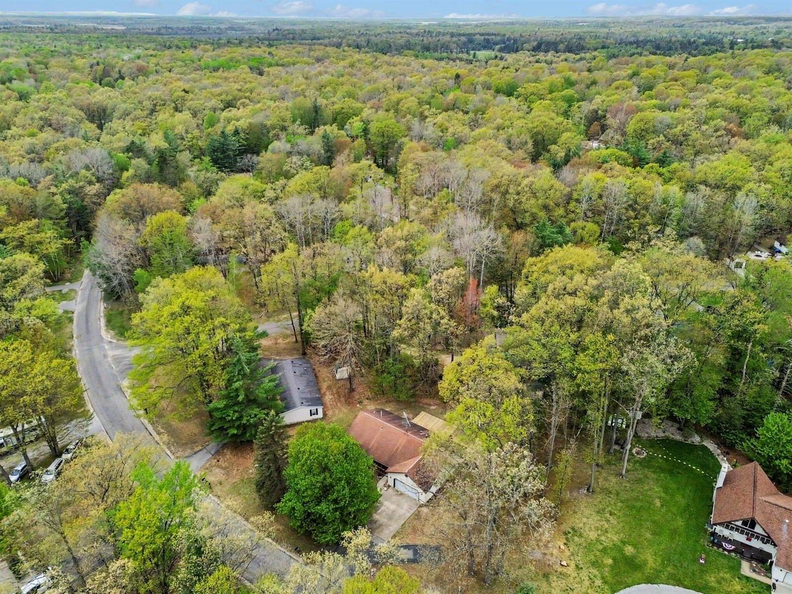 306 Silverhill Drive, Houghton Lake, MI 48629