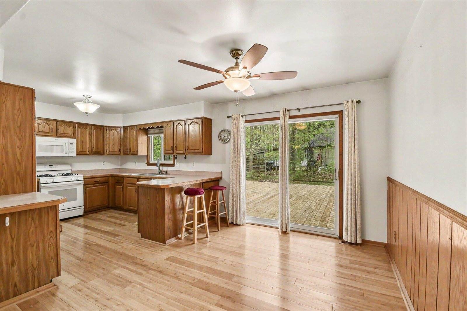 306 Silverhill Drive, Houghton Lake, MI 48629