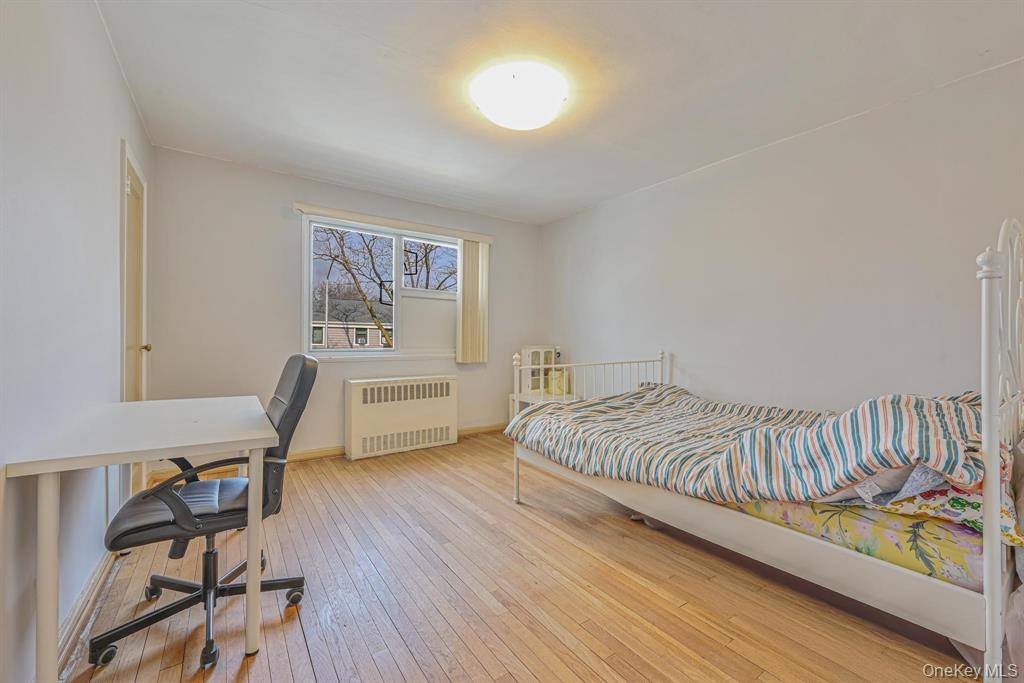 216-06 68Th AVe, Bayside, NY 11364