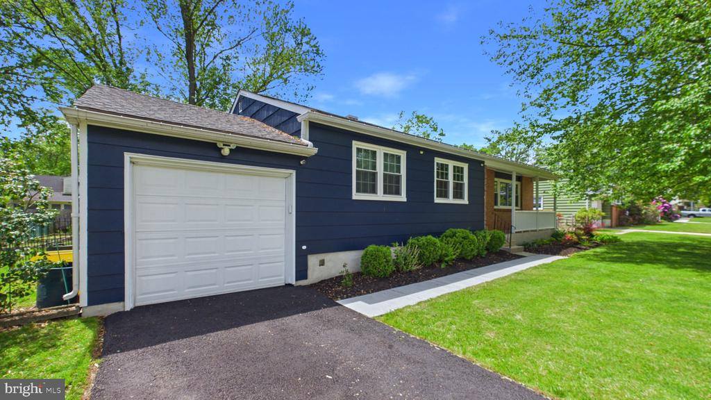 27 Rockland Road, Ewing Township, NJ 08560