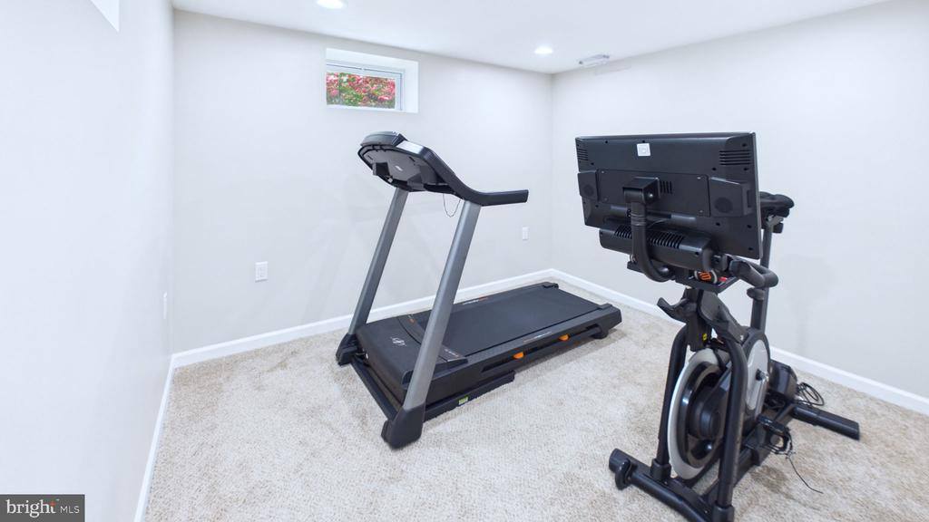 27 Rockland Road, Ewing Township, NJ 08560
