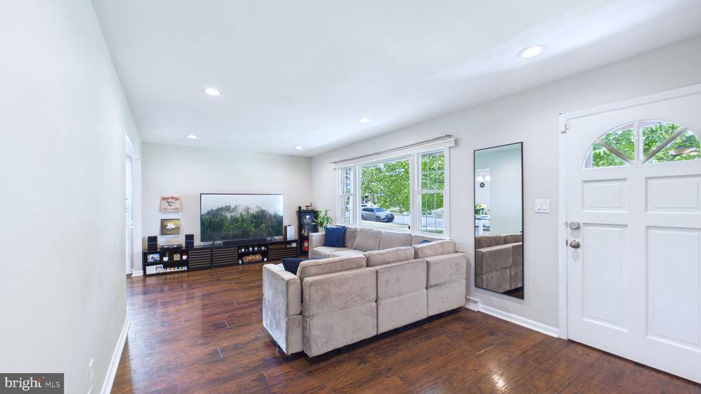 27 Rockland Road, Ewing Township, NJ 08560