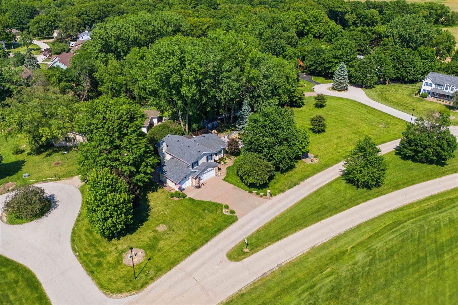 2212 Parkway Drive, Port Byron, IL 61275