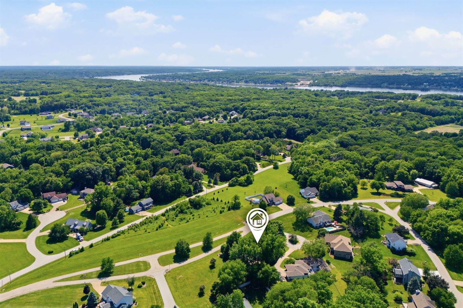 2212 Parkway Drive, Port Byron, IL 61275