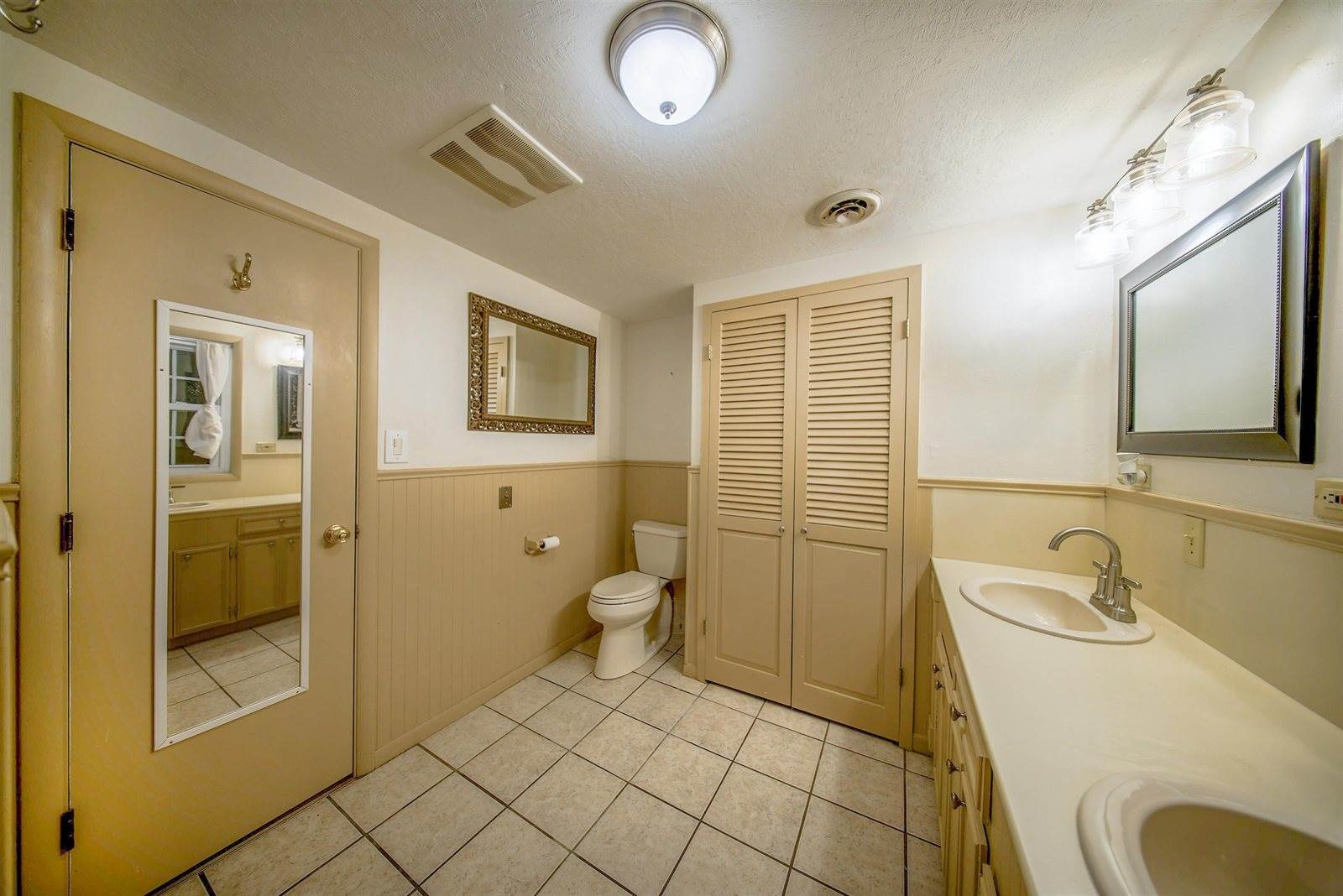4 Orange Ln, Arkansas City, KS 67005