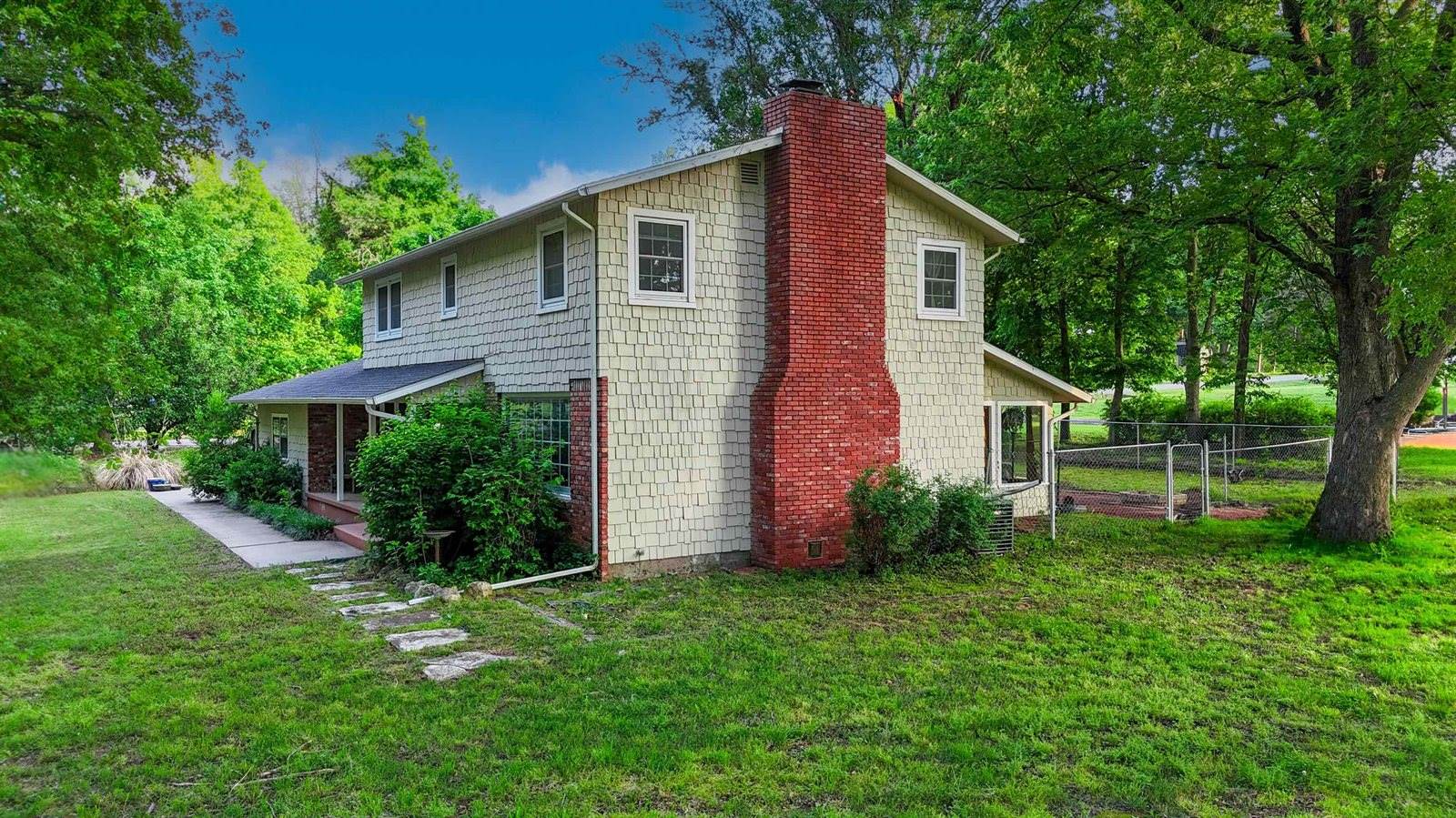 4 Orange Ln, Arkansas City, KS 67005
