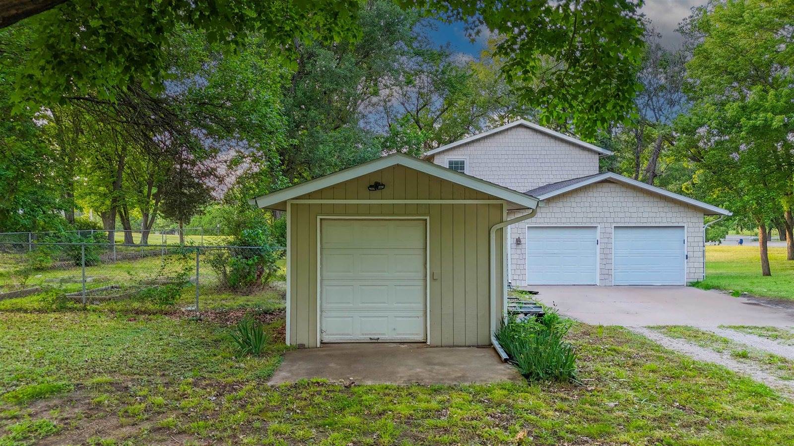 4 Orange Ln, Arkansas City, KS 67005
