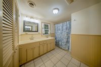 4 Orange Ln, Arkansas City, KS 67005