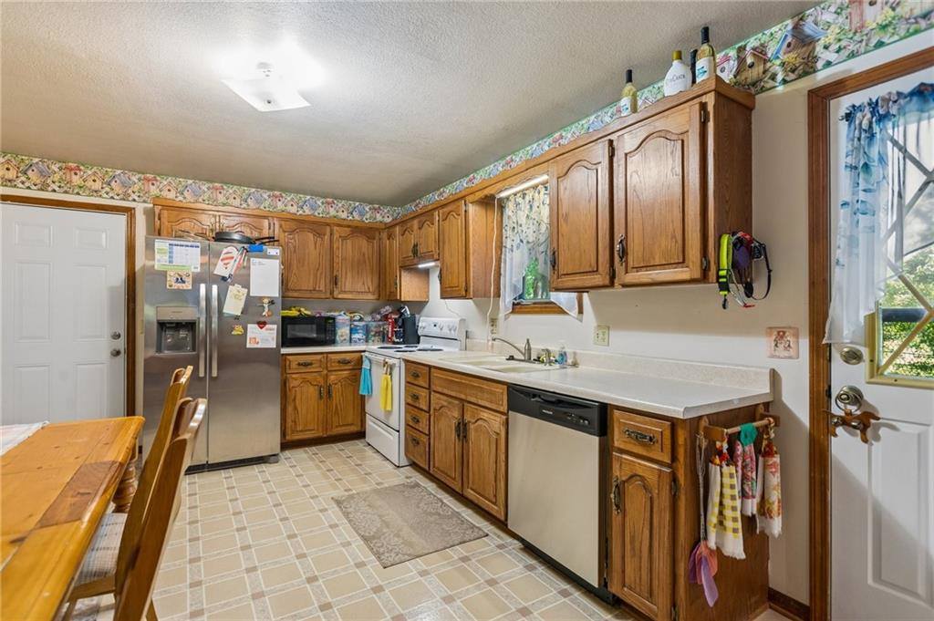 106 Peach Tree Lane, Greenwood, MO 64034