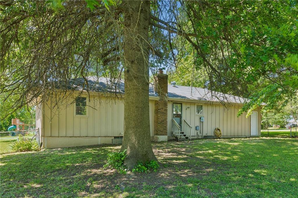 106 Peach Tree Lane, Greenwood, MO 64034