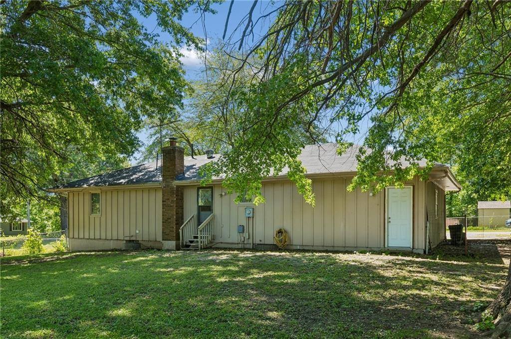 106 Peach Tree Lane, Greenwood, MO 64034