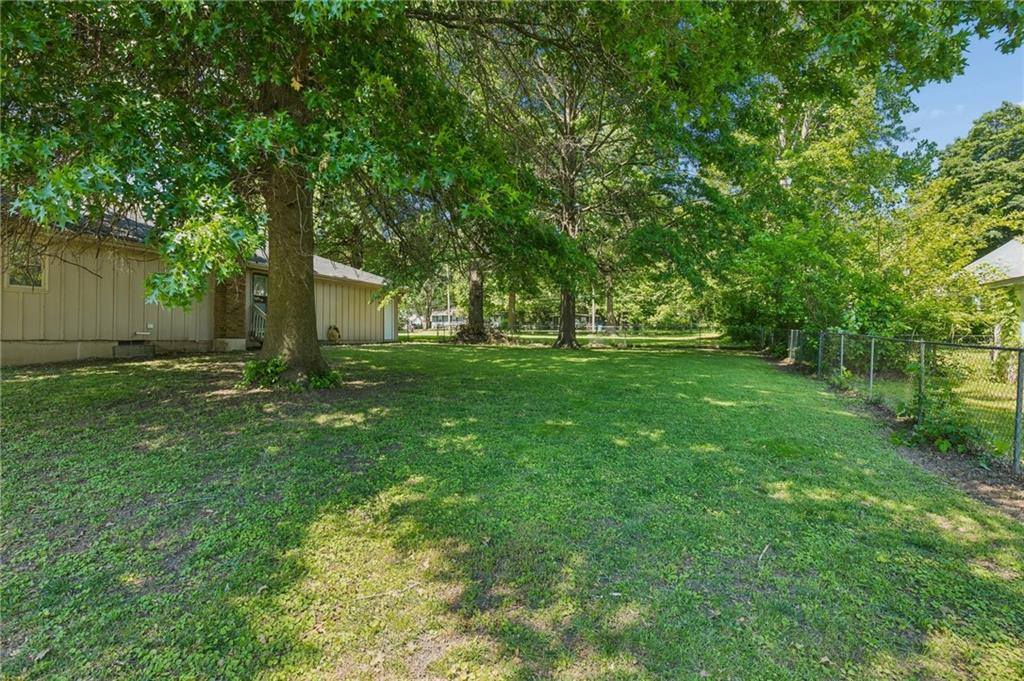 106 Peach Tree Lane, Greenwood, MO 64034