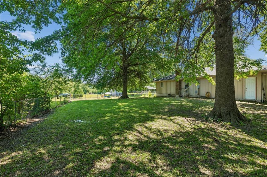 106 Peach Tree Lane, Greenwood, MO 64034