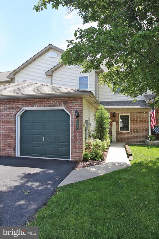 411 Omicron Place, Wernersville, PA 19565