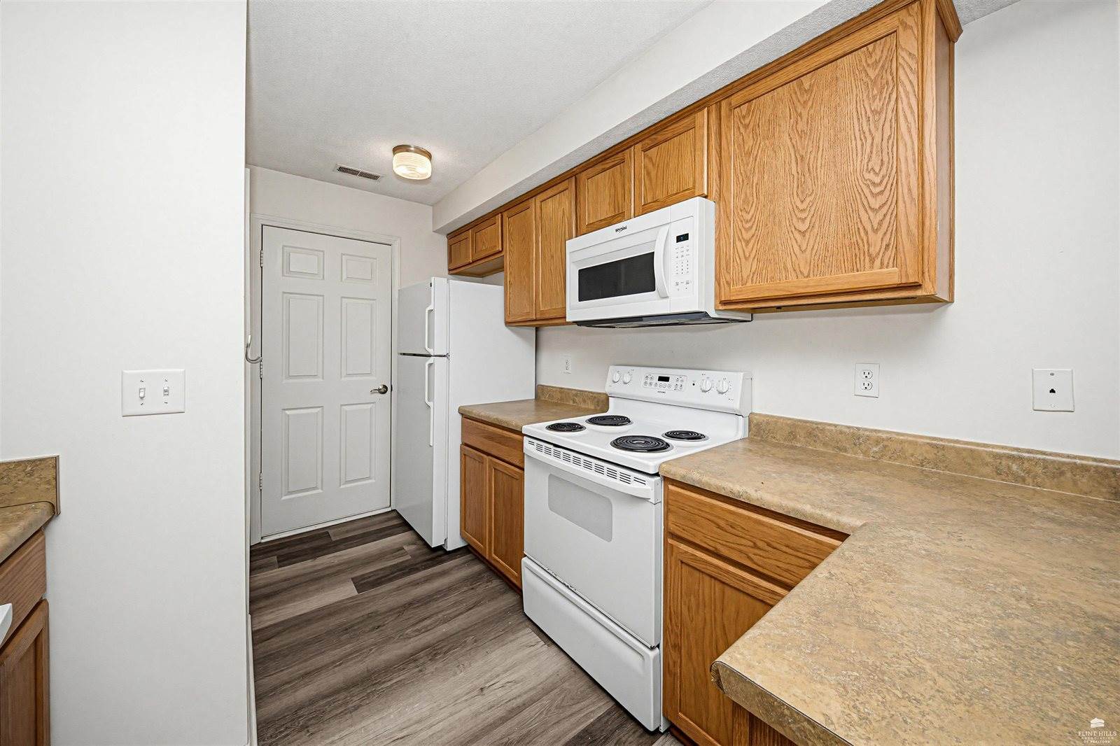 2407 Deerfield Blvd, Junction City, KS 66441