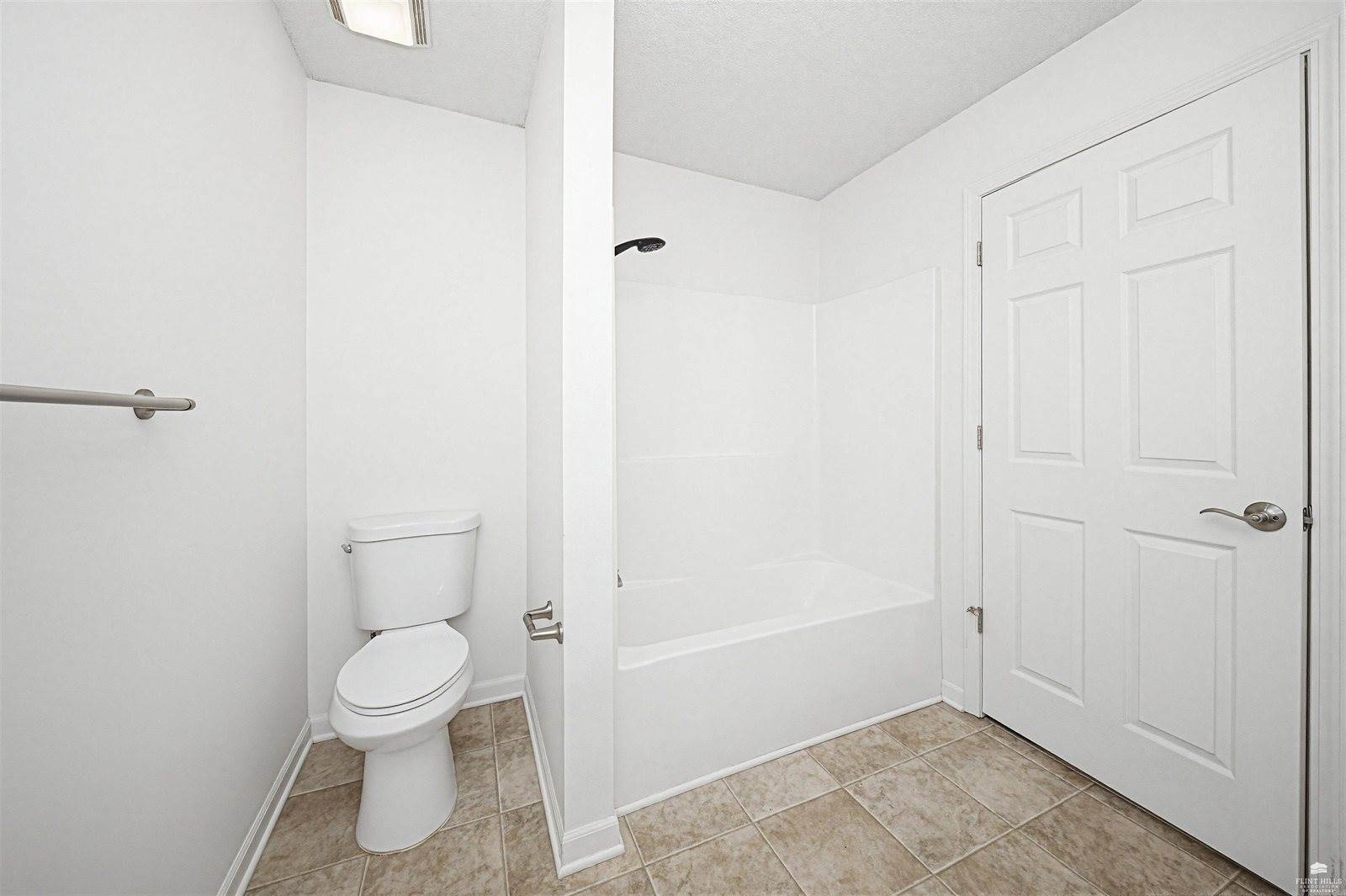 2407 Deerfield Blvd, Junction City, KS 66441