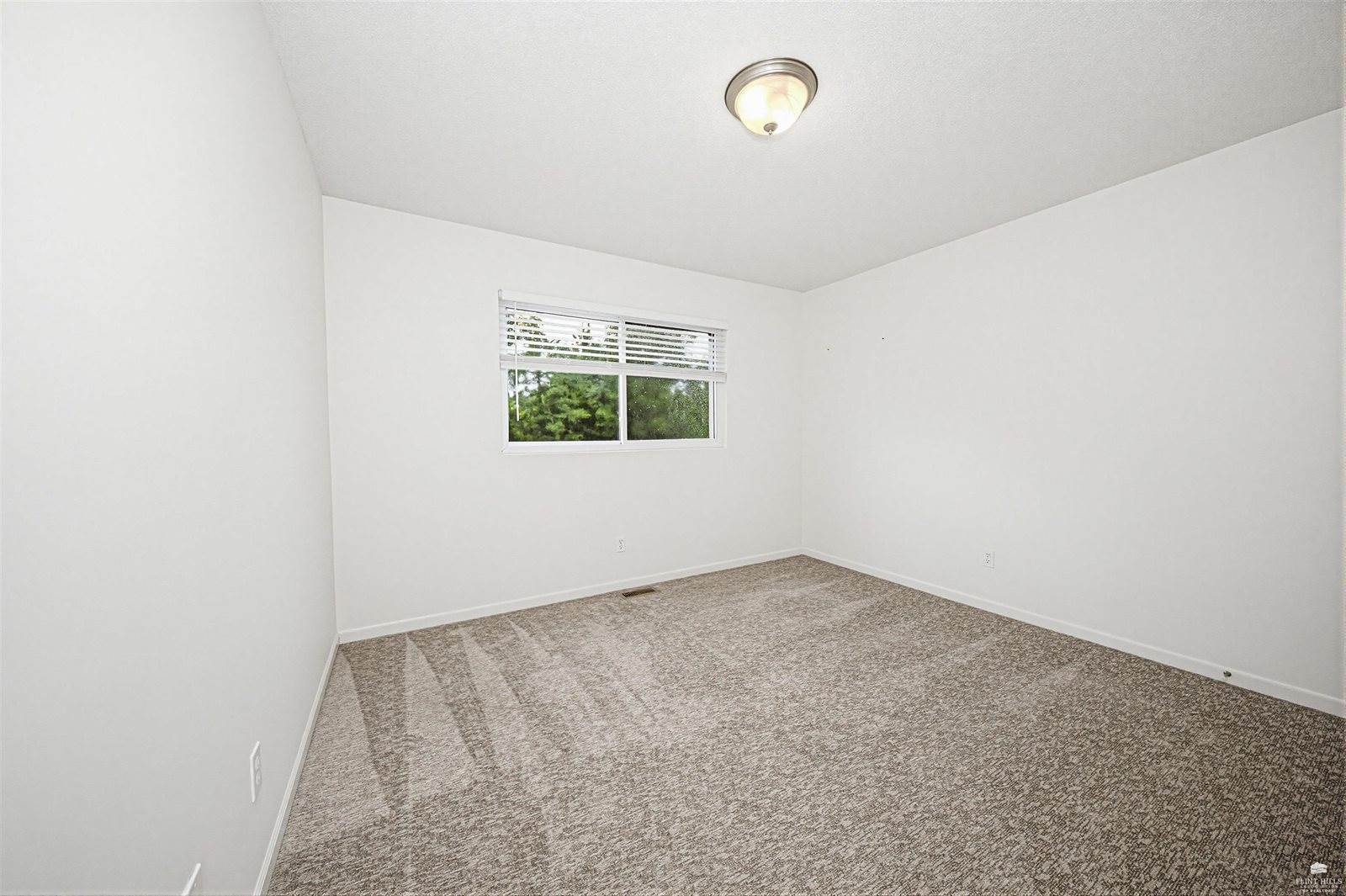 2407 Deerfield Blvd, Junction City, KS 66441