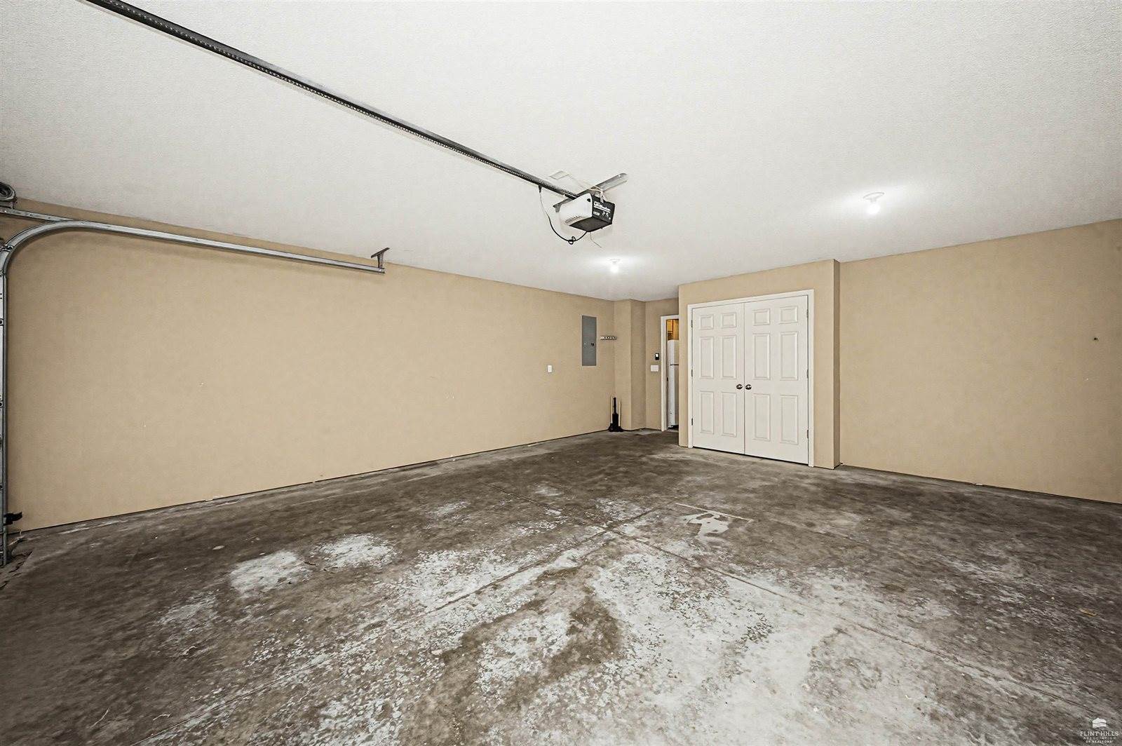 2407 Deerfield Blvd, Junction City, KS 66441