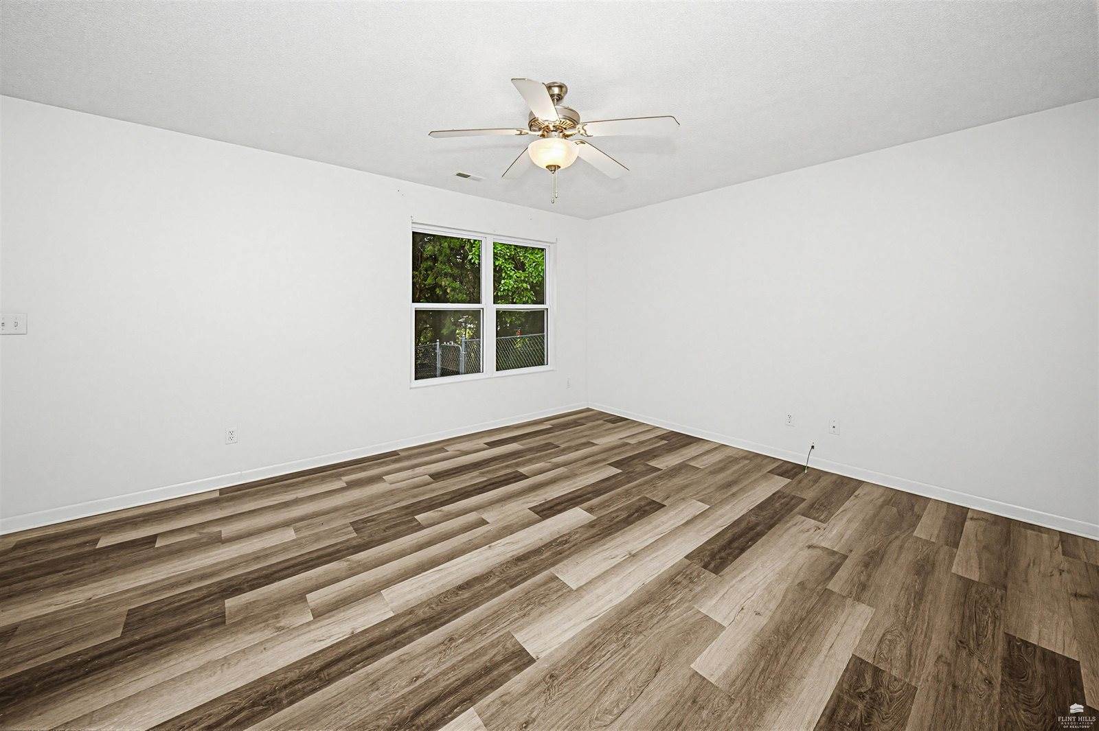 2407 Deerfield Blvd, Junction City, KS 66441