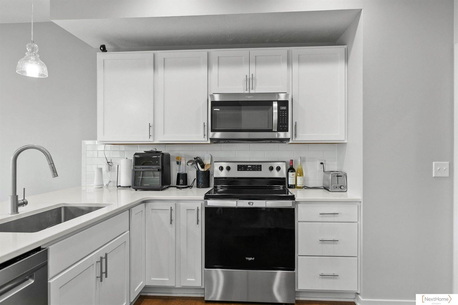 910 Titan Drive, Hickman, NE 68372