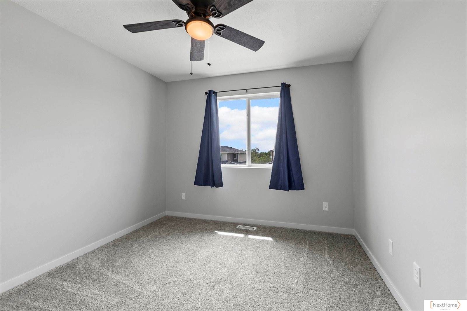 910 Titan Drive, Hickman, NE 68372